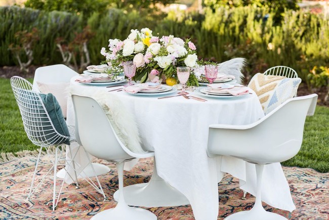 5 Najlepše cvetne dekoracije stolova za tvoj veliki dan 