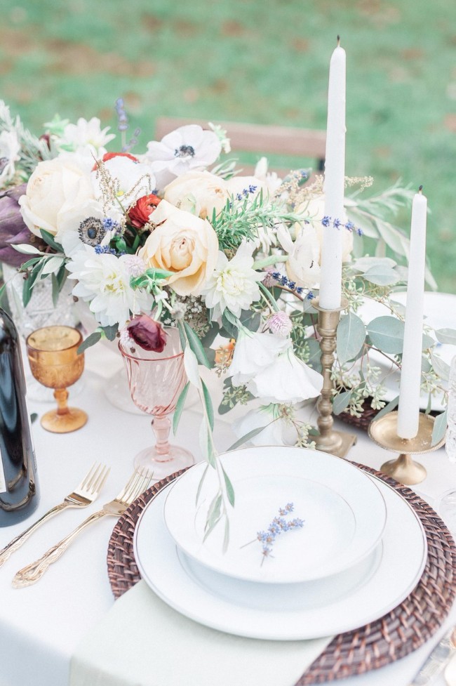 7 Najlepše cvetne dekoracije stolova za tvoj veliki dan 