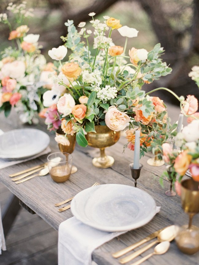 8 Najlepše cvetne dekoracije stolova za tvoj veliki dan 