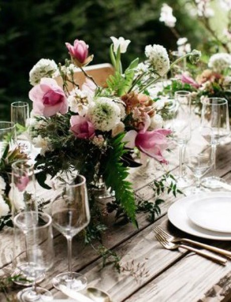Najlepše cvetne dekoracije stolova za tvoj veliki dan