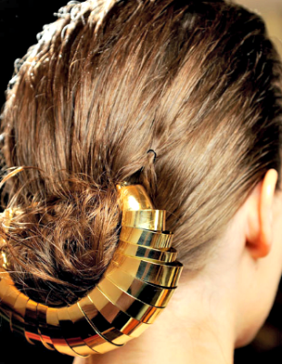 Svadbena frizura: Zlatni aksesoar za kosu