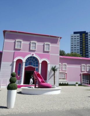 Wannabe Magazine: Barbie kuća u prirodnoj veličini