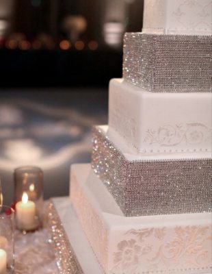 Elegantna i kristalno glamurozna torta za vaše venčanje