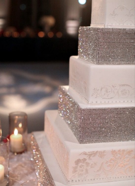 Elegantna i kristalno glamurozna torta za vaše venčanje
