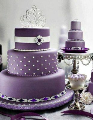 Torta za vaše venčanje u kraljevskoj boji i stilu
