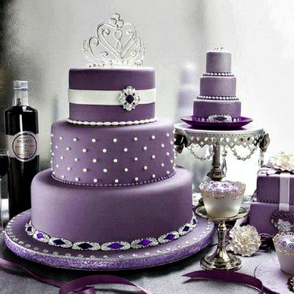 Torta za vaše venčanje u kraljevskoj boji i stilu