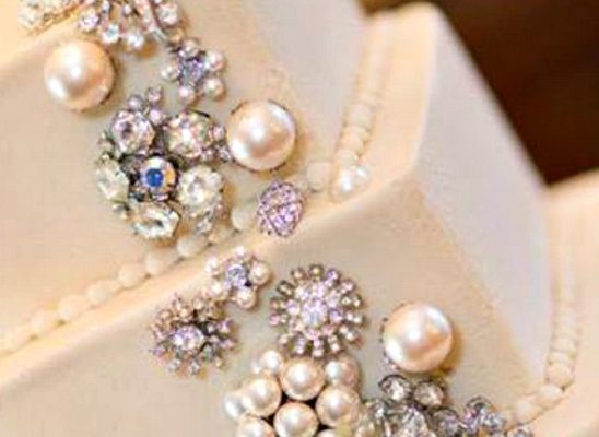 Trendi venčanje: Perle i cirkoni na torti