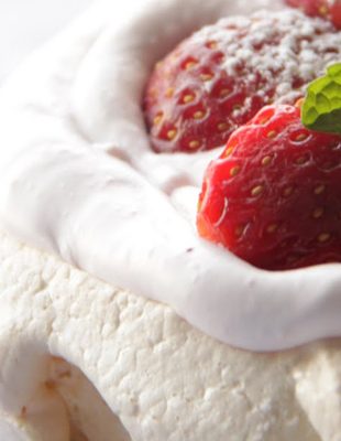 Zasladi dan: Ukusan desert sa jagodama i jogurtom