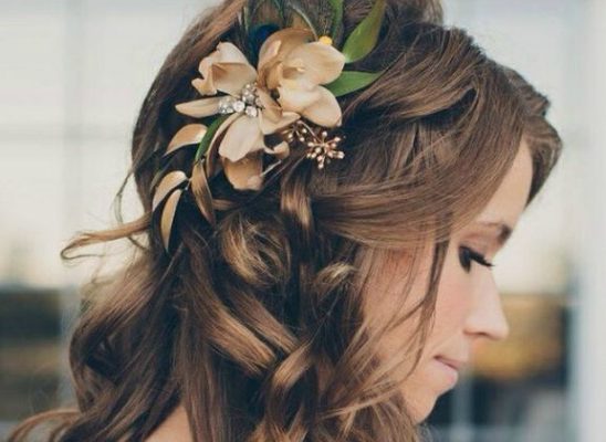 Frizure za venčanje: Cveće u kosi