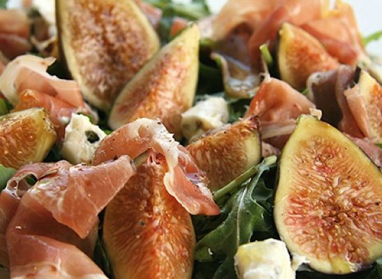 Slatko-slana poslastica: Salata sa pršutom, Gorgonzola sirom i smokvama