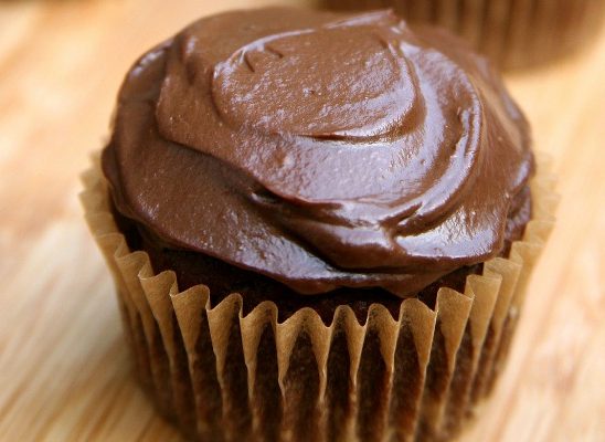 Vegan recept: Čokoladni kap-kejk sa glazurom od avokada