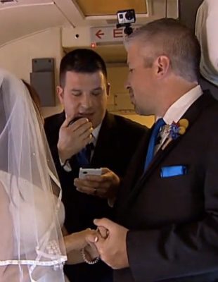 Kako se dvoje Amerikanaca venčalo u avionu