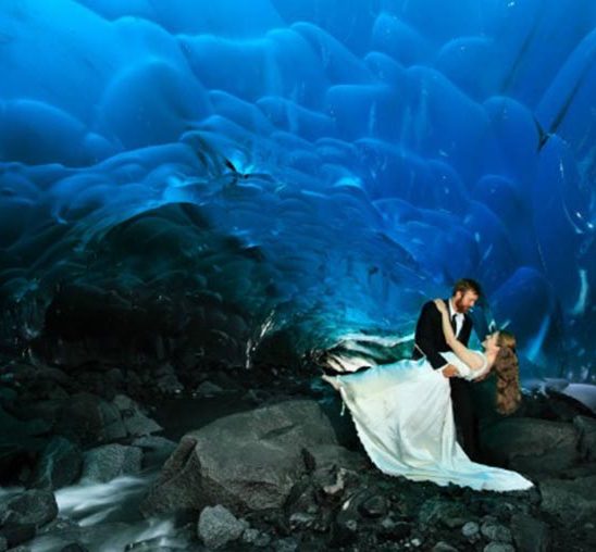 Neverovatne fotografije nastale unutar glečera i ledene pećine