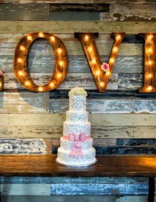 Svadbene torte koje sadrže ljubavne poruke