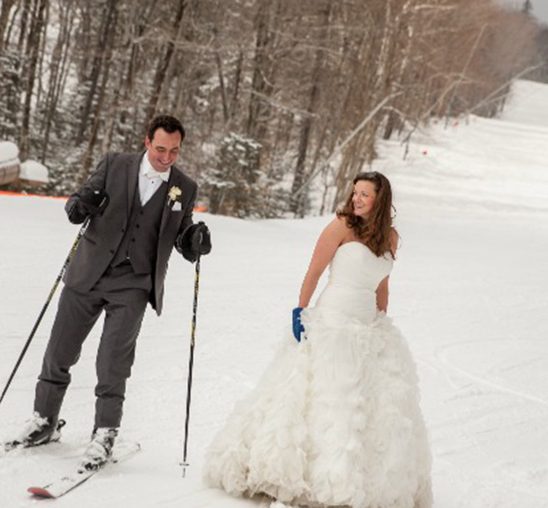 Mladenci odlučili da se venčaju na ski stazi