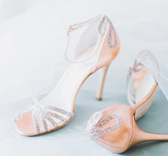 Idealne cipele za odgovarajući model venčanice