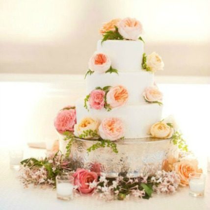 Ruže na svadbenoj torti
